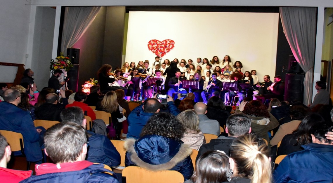 Mês do Romance: Banho de multidão e chuvas de aplausos o concerto da Escola de Música da Freguesia da Vila de Prado!