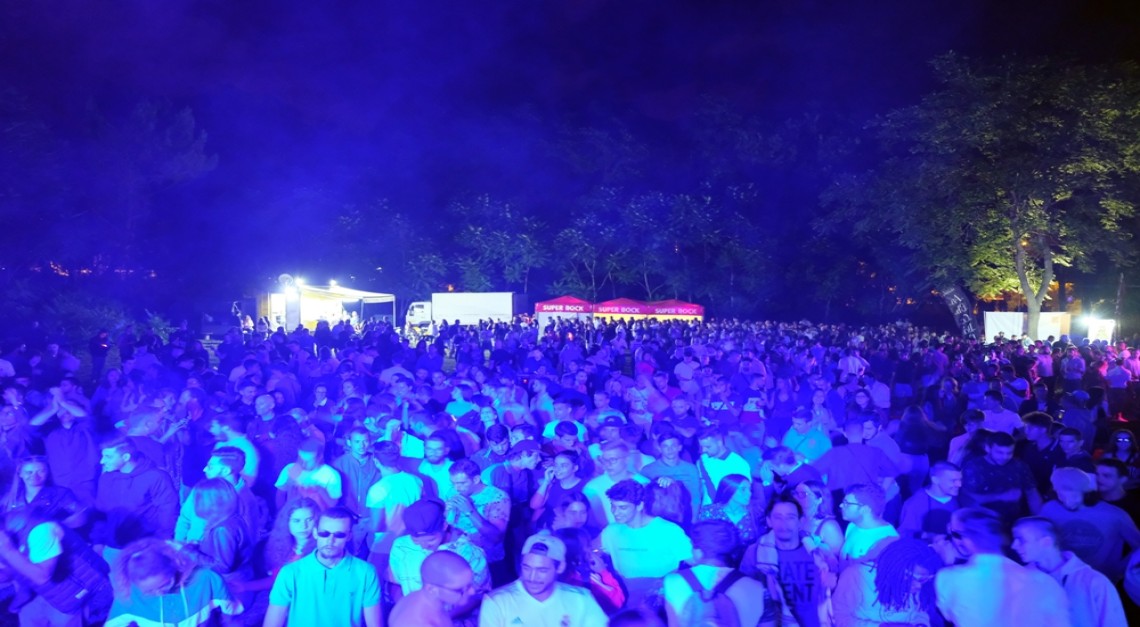 Cávado Summer Fest. A 1ª edição arrancou com enchente para ver Frank Maurel a aquecer a noite de Prado