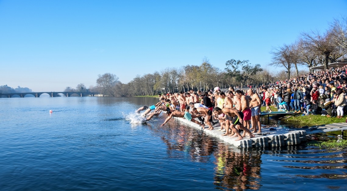 Perto de noventa participantes e largas centenas de espectadores no Mergulho no Cávado – 1º Domingo do Ano 2019!