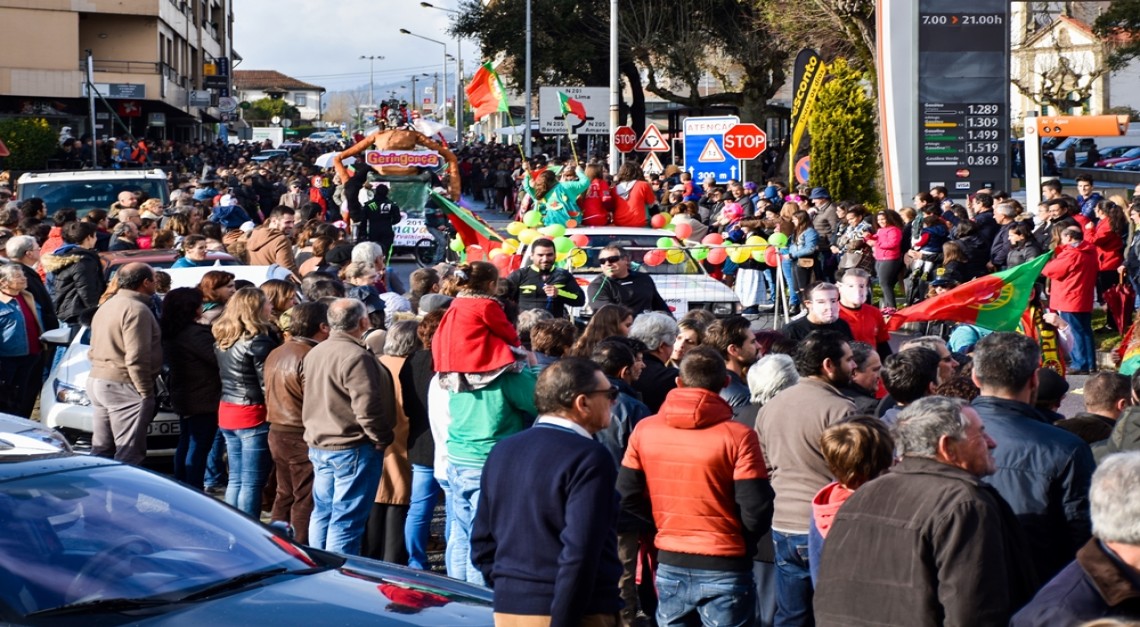 A folia sai à rua no Carnaval da Vila de Prado 2019!