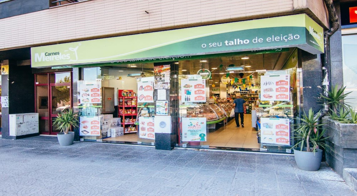 COVID-19. Vila de Prado - Supermercado Carnes Meireles faz entregas gratuitas ao domicílio
