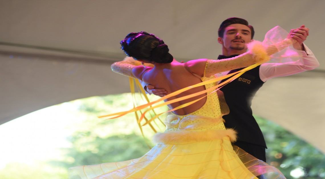 Danças de salão no segundo domingo de animação de verão no Faial